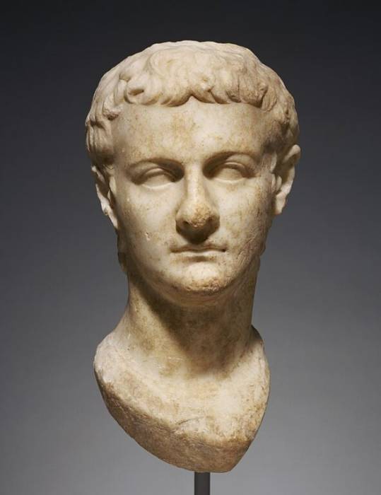 caligula_busto.jpg caligula_busto.jpg