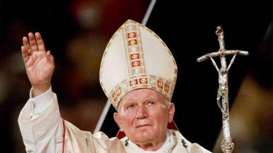 cnne-266619-pope-john-paul-ii-waves-to-the-crowd-gathered-at-g.jpg cnne-266619-pope-john-paul-ii-waves-to-the-crowd-gathered-at-g.jpg