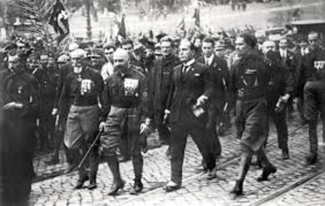 mussolini_squadristi.jpg mussolini_squadristi.jpg
